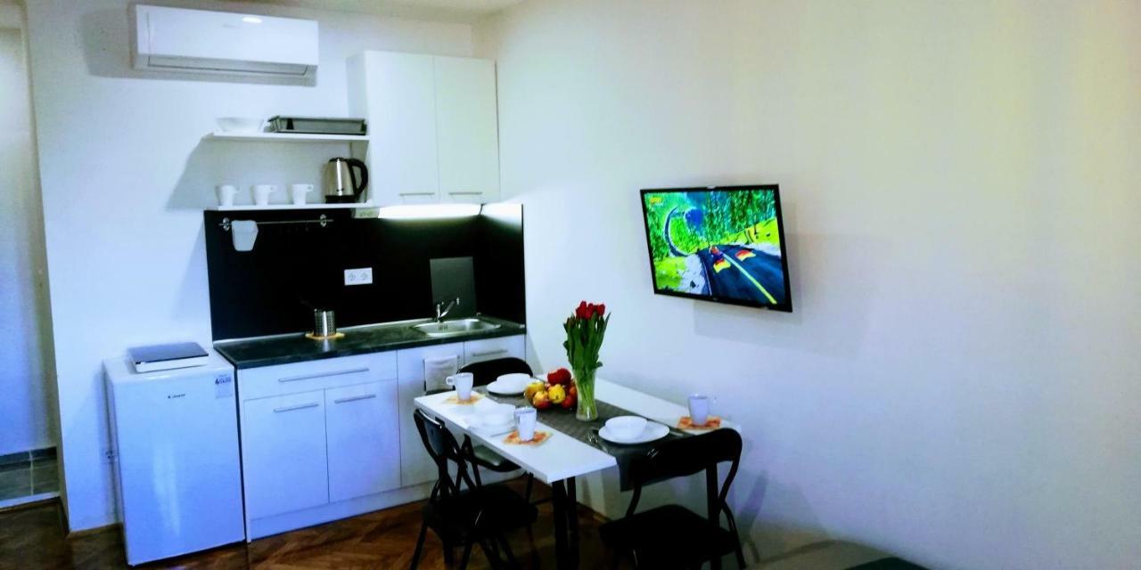 Zpula Center Apartments And Rooms Exterior foto